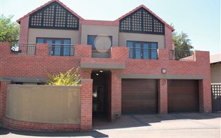 3 Bedroom House in Silver Lakes Golf Estate