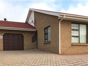 3 Bed House in Hartenbos Heuwels