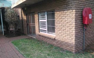 2 Bedroom Flat in Westdene