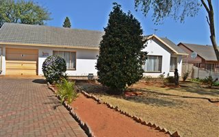 3 Bedroom House in Dan Pienaarville