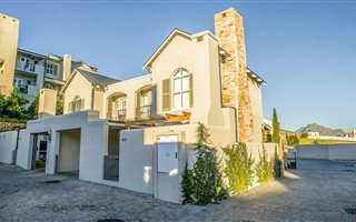 3 Bedroom Townhouse in Nooitgedacht Estate