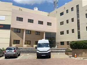 634 m² Office Space in Midridge Park