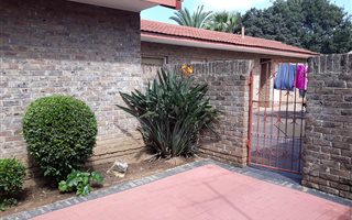 3 Bedroom House in Helikon Park