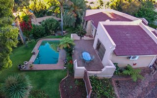 4 Bedroom House in Constantia Kloof