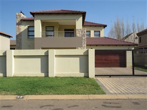 4 Bed House in Leeuwenhof Estate