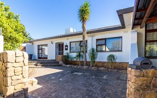 3 Bedroom House in La Rochelle