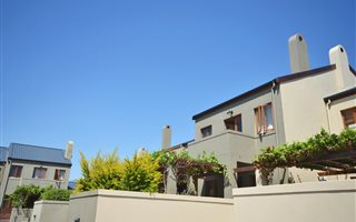 2 Bedroom Townhouse in Stellenbosch Agricultural