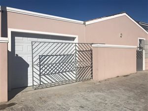 3 Bed House in Lentegeur