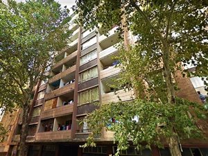 1 Bed Apartment in Joubert Park