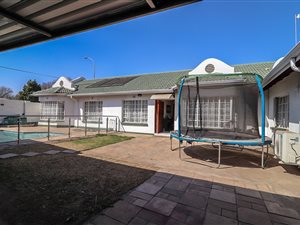 4 Bed House in Albemarle