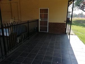 2 Bed Flat in Kameeldrift East