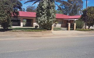 4 Bedroom House in Nieuwoudtville