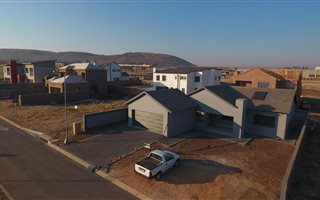 505 m² Land available in Roodeplaat