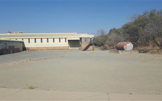 3737 m² Industrial space in Commercia