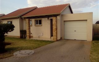 3 Bedroom Cluster in Helderwyk