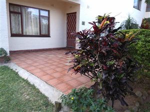 2 Bed Apartment in Umtentweni