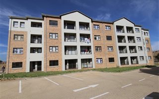 2 Bedroom Apartment in Cosmo City
