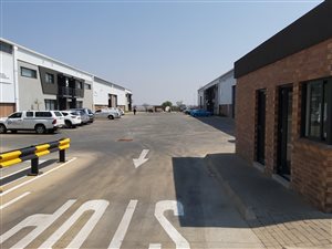 994 m² Industrial space in Louwlardia