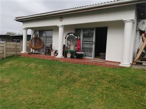 2 Bed Garden Cottage in Sarnia