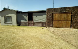 2.5 ha Farm in Lamontpark