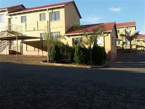 3 Bed Townhouse in Grobler Park