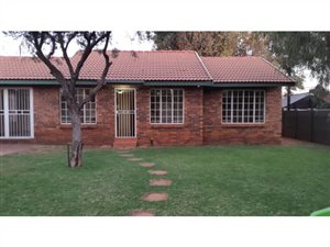 2 Bed House in Pierre van Ryneveld