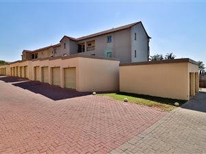 2 Bed Apartment in Hazeldean (Silverlakes Surroundings)