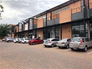 320 m² Commercial space in Fourways