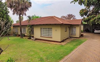5 Bedroom House in Theresa Park