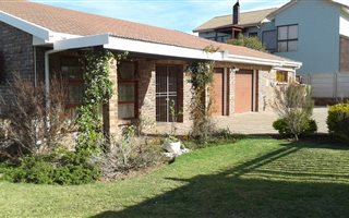 4 Bedroom House in Hartenbos Heuwels