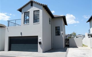 3 Bedroom Townhouse in Burgundy Estate
