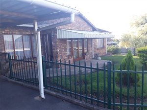 3 Bed Townhouse in Bisley