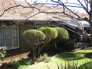 3 Bed House in Highway Gardens