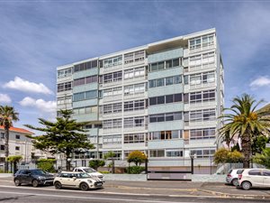 3 Bed Apartment in Bantry Bay