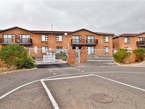 2 Bed Apartment in Gordons Bay Central