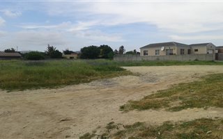 1108 m² Land available in Highbury