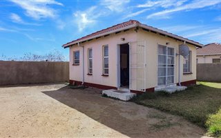 2 Bedroom House in Vanderbijlpark CE3