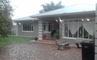 3 Bedroom House in Rowhill