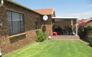 3 Bedroom Simplex in Honeydew Manor
