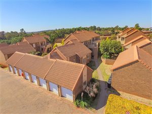3 Bed Townhouse in Mooikloof Ridge