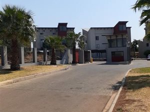 2 Bed Apartment in Rooihuiskraal