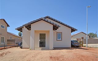 2 Bedroom House in Witpoortjie