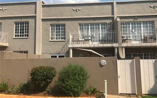 3 Bedroom Duplex in Edenglen