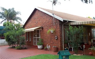 2 Bedroom House in Doornpoort and surrounds