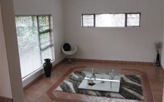 2 Bedroom Flat in Constantia Kloof