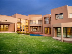 6 Bed House in Northcliff