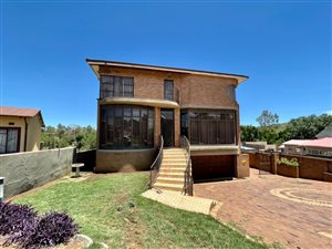 5 Bed House in Shalimar Ridge