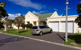 3 Bedroom House in Sunningdale
