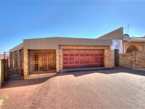4 Bedroom House in Diepkloof