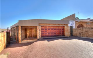 4 Bedroom House in Diepkloof